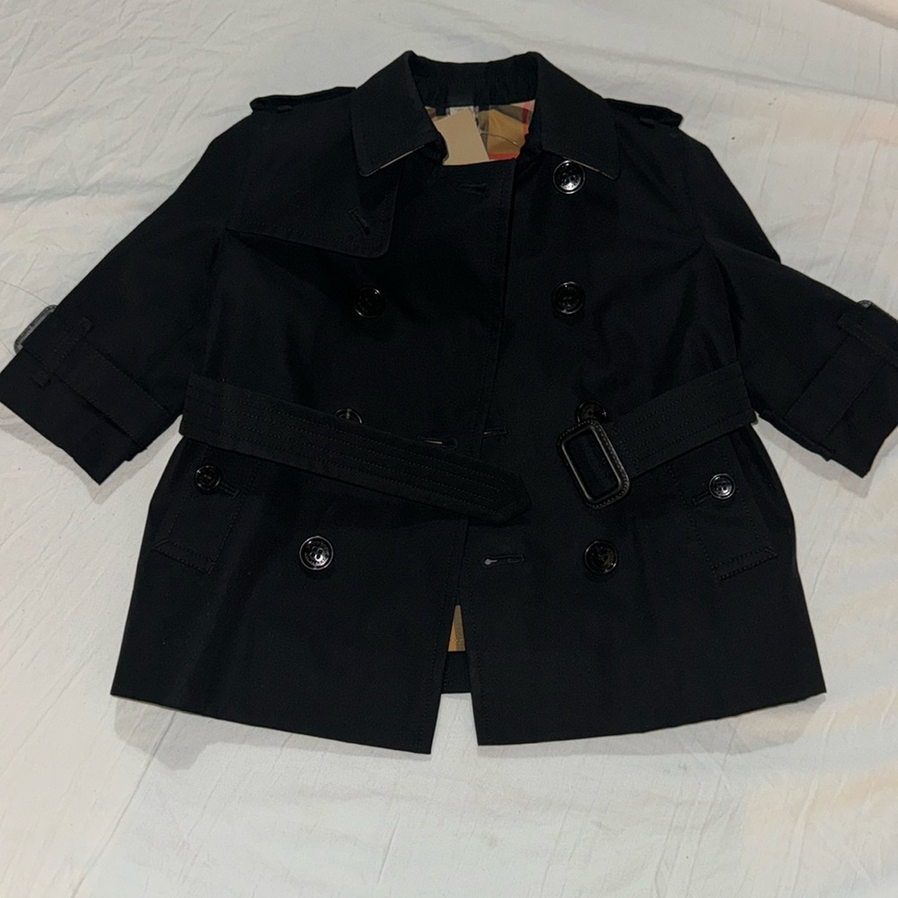 New Burberry Trech Coat (PRICE NEGOTIABLE)